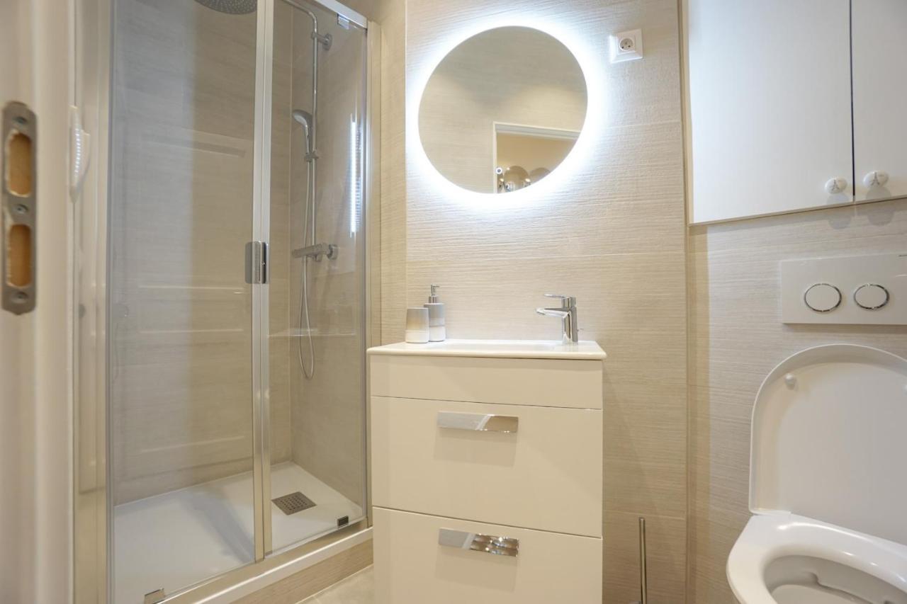Apartamento Large Flat At 2 Steps From The Eiffel Tower París Exterior foto